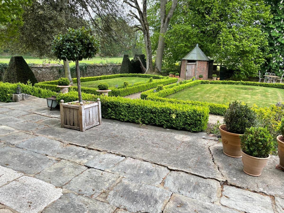 Le Manoir De La Bigotiere Bed & Breakfast Pleslin-Trigavou Exterior photo